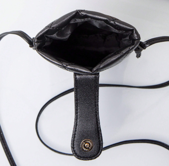 100% polyurethane
Petite, padded look shoulder crossbodies are so hot right now! Lightweight and perfect for running errands and easy enough to tuck inside a larger bag with "all the things"!