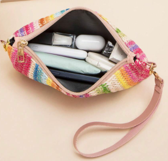 Need a quick, go-anywhere bag? Look no further than this straw purse, ideal for holding your phone, keys, and cash. Whether you're on vacation or out running errands or attending events, it's got you covered!