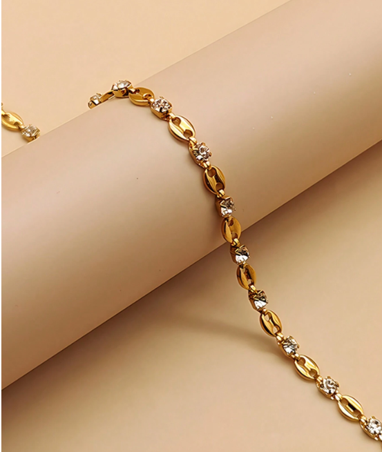 Sparkle in style with our 16" Coffee Bean & CZ Adjustable Necklace. This unique piece features a charming coffee bean pendant and dazzling CZ stones.
Size: Adjustable from 16" - 21"