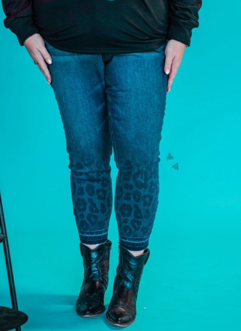 <p><span data-mce-fragment="1">Unleash your wild side with these ultra comfortable skinny jeans in a dark wash. Prowl in style with a subtle leopard print that grazes below the knee. They may just become your new favorites!</span></p> <p><span data-mce-fragment="1">Size Range as follows XS 0-4 / S 4-6 / M 6-9 / L 9-14 / XL 14-17 / 2X 16-20 / 3X 18-22</span></p>