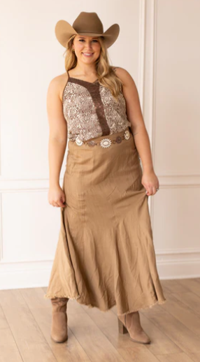 55% cotton / 45% linen
The 'Versi Dress' is the ultimate wardrobe multitasker. Crafted from a linen-blend fabric, this innovative piece seamlessly transforms from a skirt into a dress with its removable straps, giving you three looks in one. With endless styling possibilities, the Versi Dress is your go-to choice for effortlessly chic looks.
Care: Wash Cold, Dry Flat