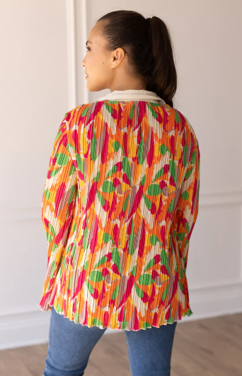 100% polyester
Take your wardrobe to the next level with our Pleats and Petals Flare Sleeve Top, a fabulously feminine find that perfectly blends sophistication and on-trend features. Featuring stylish pleats for an added touch of class, and fun and flair with its flared sleeves, this top is the perfect choice for any occasion - from laid-back to upscale. It's a must-have for anyone looking to elevate their style game!
Sizing: S (4-6) M (8-10) L (10-12) XL (14-16) 2XL (18-20) 3XL (20-22)