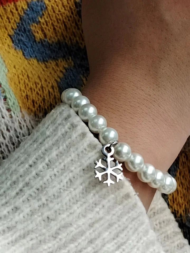 Beaded Winter Snowflake Bracelet With Lobster Closure - Splash of Pearl Boutique
