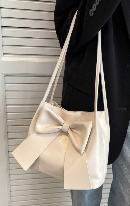 Bows are in Baby! This bag has got you covered with the trendy look of the season and you will make a statement with this stylish purse!