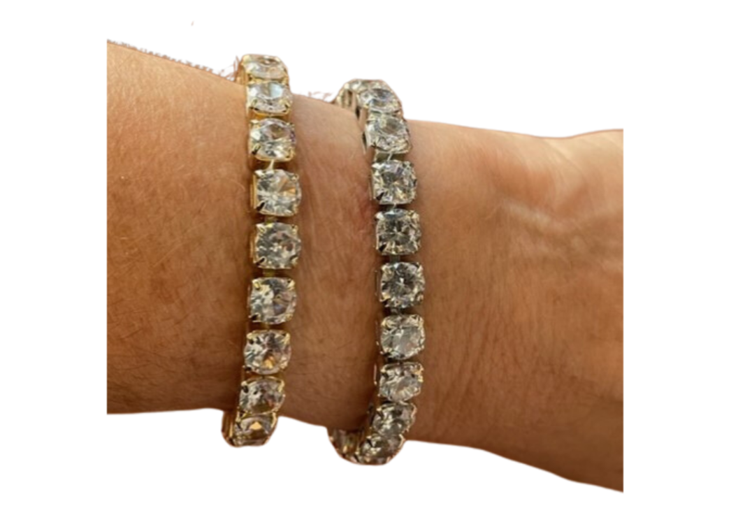 Tennis bracelets don't just have to be for the court! Up your bling game with this upscale clasp bracelet for day or night – more bang for your buck (literally)! Layer 'em up for an instant 'pow'!